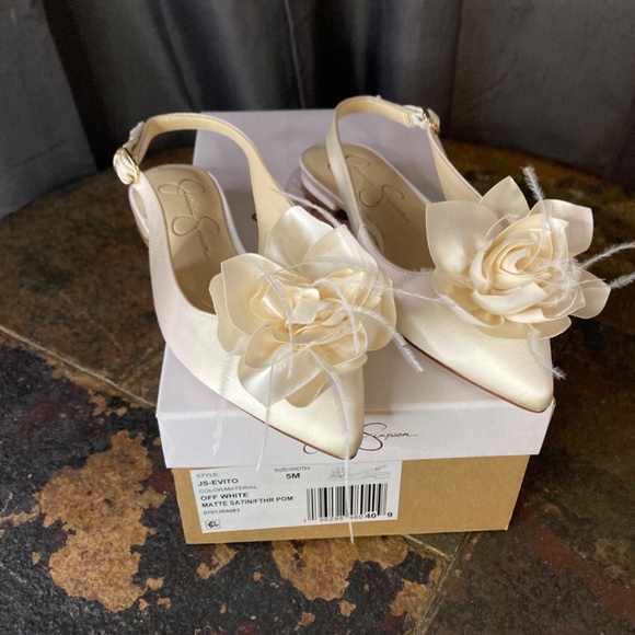 NIB Jessica Simpson Evito Ivory Satin Floral Flats Feminine Formal Wedding Sz 5 - Picture 2 of 9